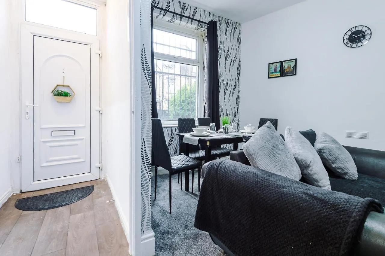 65 Inch Tv & Luxurious 2 Bedroom Suite For Your Ultimate Getaway Bradford  Großbritannien