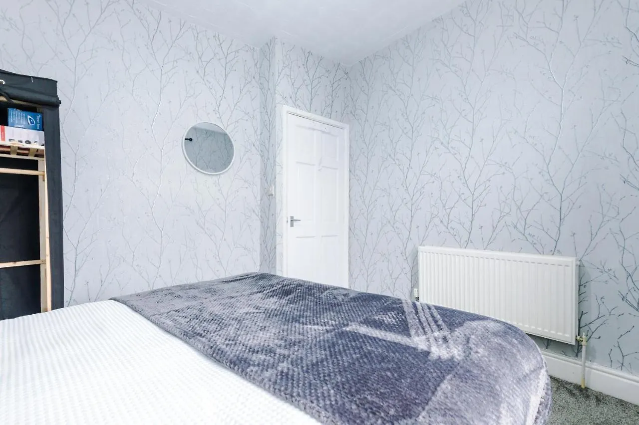 65 Inch Tv & Luxurious 2 Bedroom Suite For Your Ultimate Getaway Bradford  Bradford (West Yorkshire)