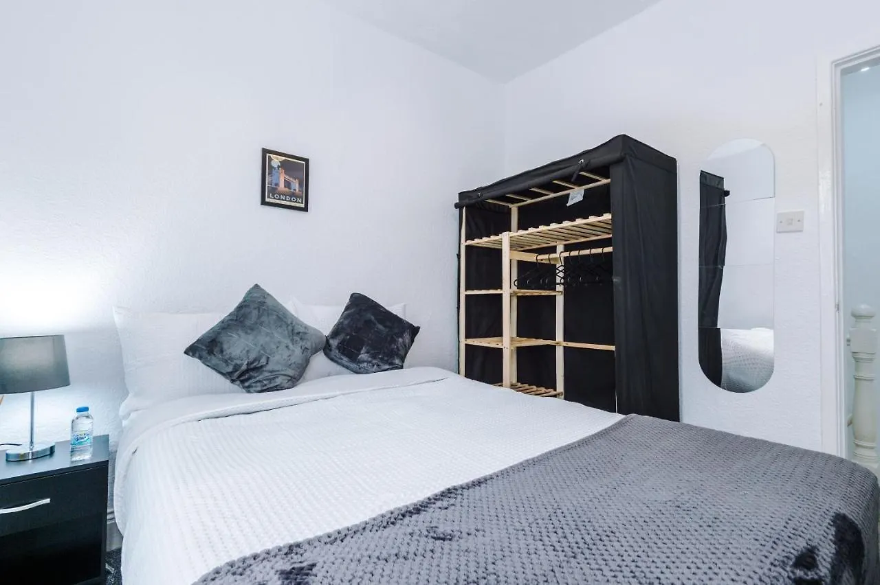 Ferienhaus 65 Inch Tv & Luxurious 2 Bedroom Suite For Your Ultimate Getaway Bradford  Großbritannien