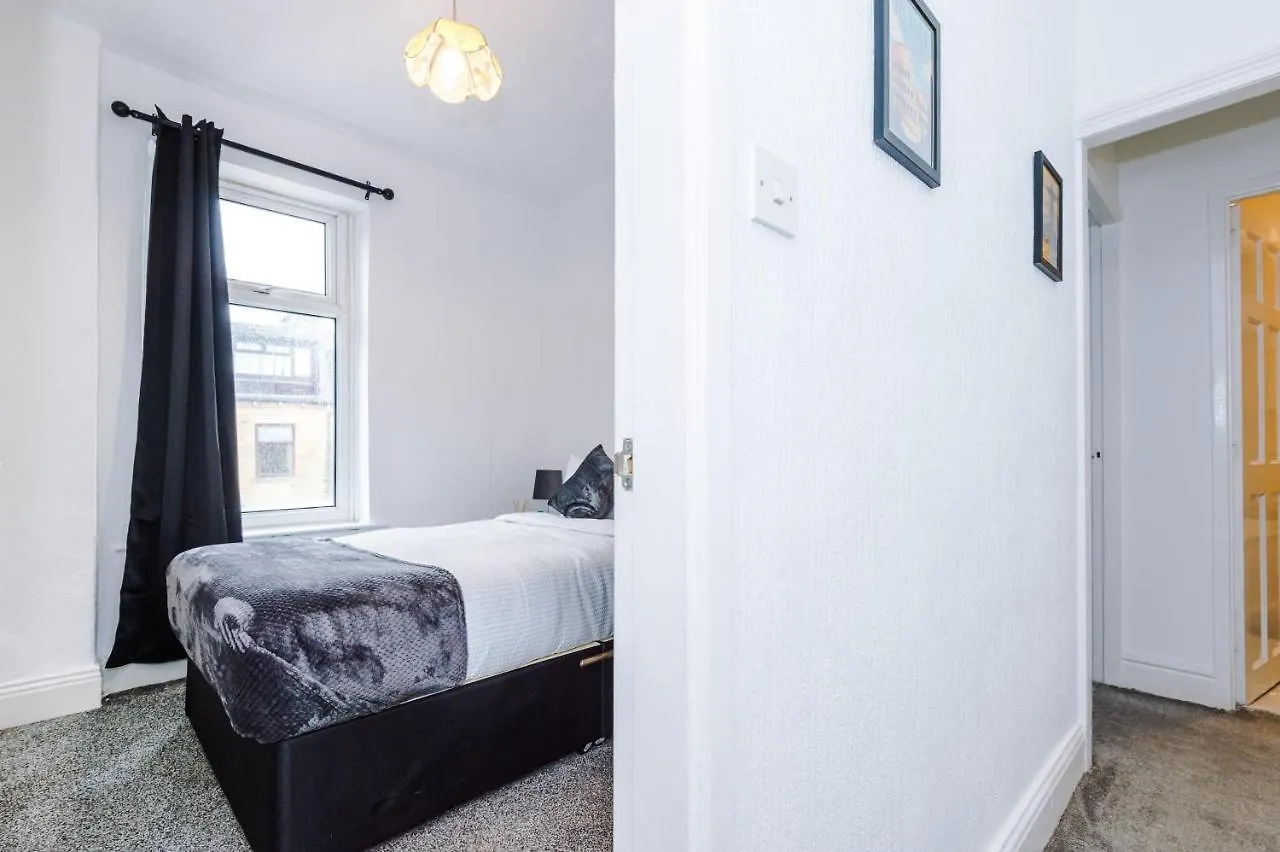 65 Inch Tv & Luxurious 2 Bedroom Suite For Your Ultimate Getaway Bradford