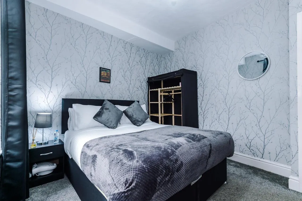 65 Inch Tv & Luxurious 2 Bedroom Suite For Your Ultimate Getaway Bradford  0*, Bradford (West Yorkshire)