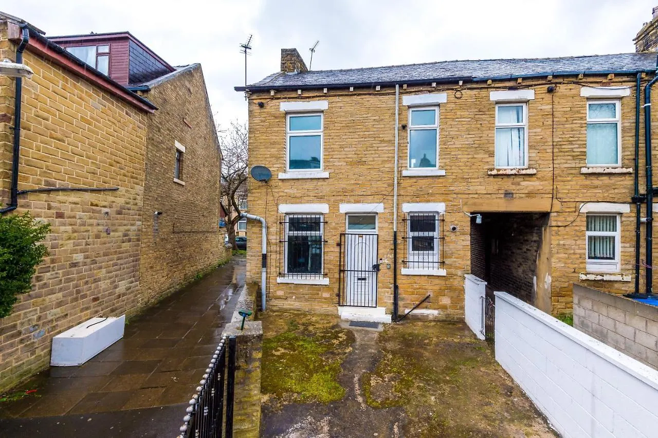 65 Inch Tv & Luxurious 2 Bedroom Suite For Your Ultimate Getaway Bradford  Großbritannien