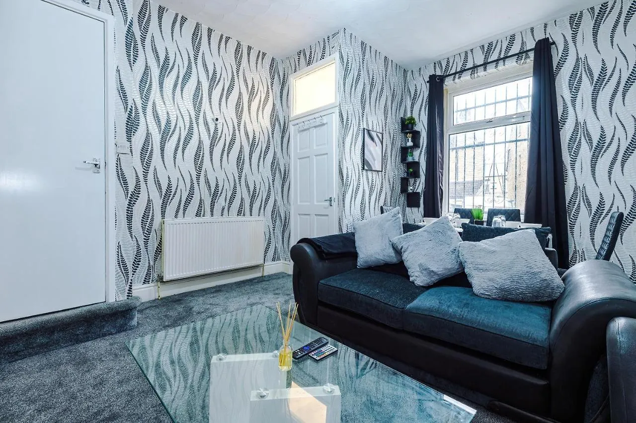 65 Inch Tv & Luxurious 2 Bedroom Suite For Your Ultimate Getaway Bradford  Bradford (West Yorkshire)