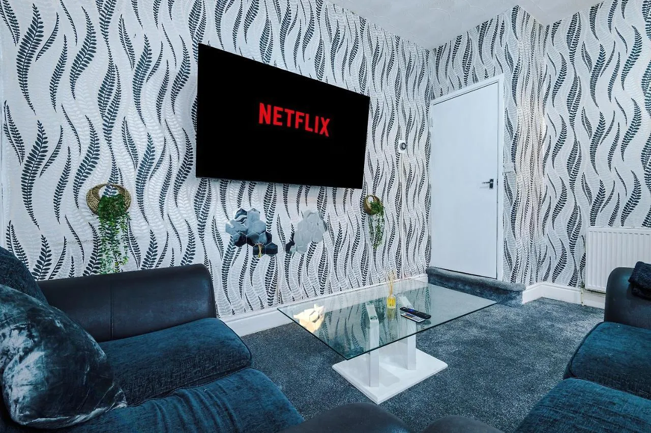 65 Inch Tv & Luxurious 2 Bedroom Suite For Your Ultimate Getaway Bradford  0*, Bradford (West Yorkshire)