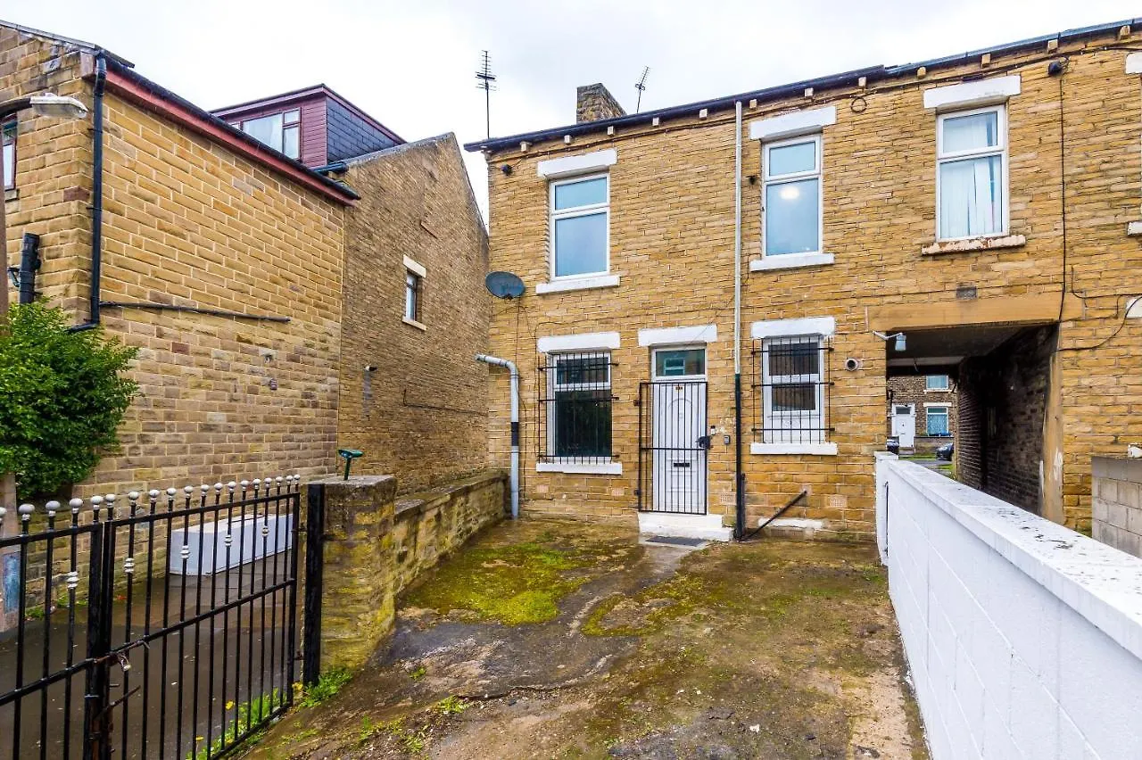 65 Inch Tv & Luxurious 2 Bedroom Suite For Your Ultimate Getaway Bradford