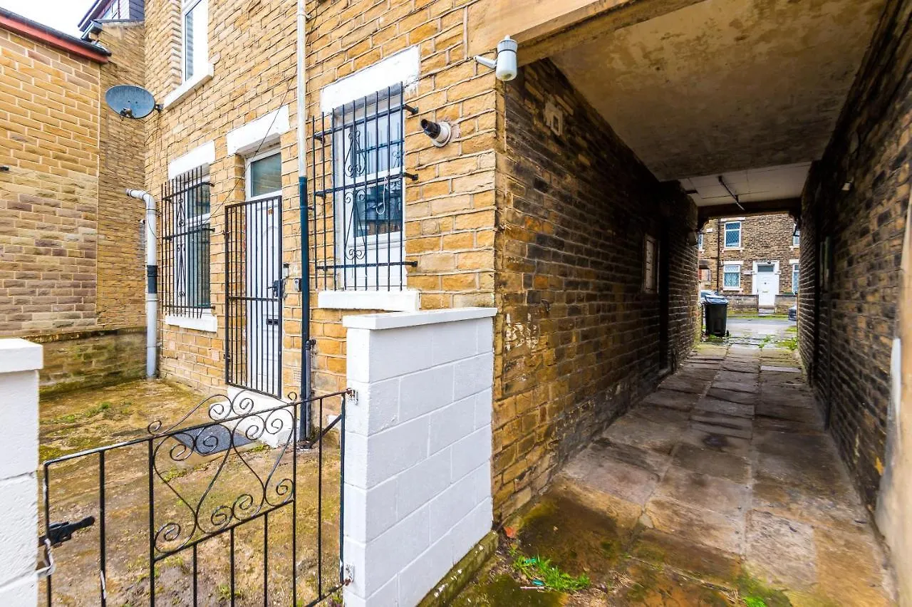 Ferienhaus 65 Inch Tv & Luxurious 2 Bedroom Suite For Your Ultimate Getaway Bradford